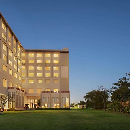 Ramada By Wyndham Jaipur Jaisinghpura Hotel Kültér fotó