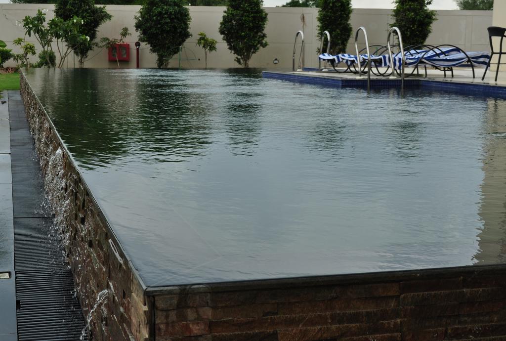 Ramada By Wyndham Jaipur Jaisinghpura Hotel Kültér fotó