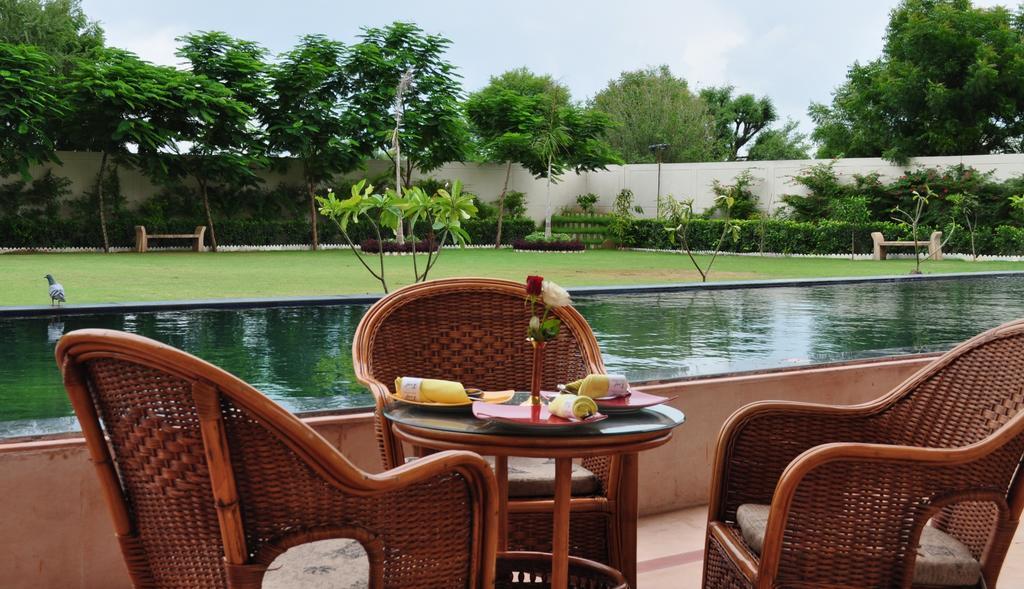 Ramada By Wyndham Jaipur Jaisinghpura Hotel Kültér fotó