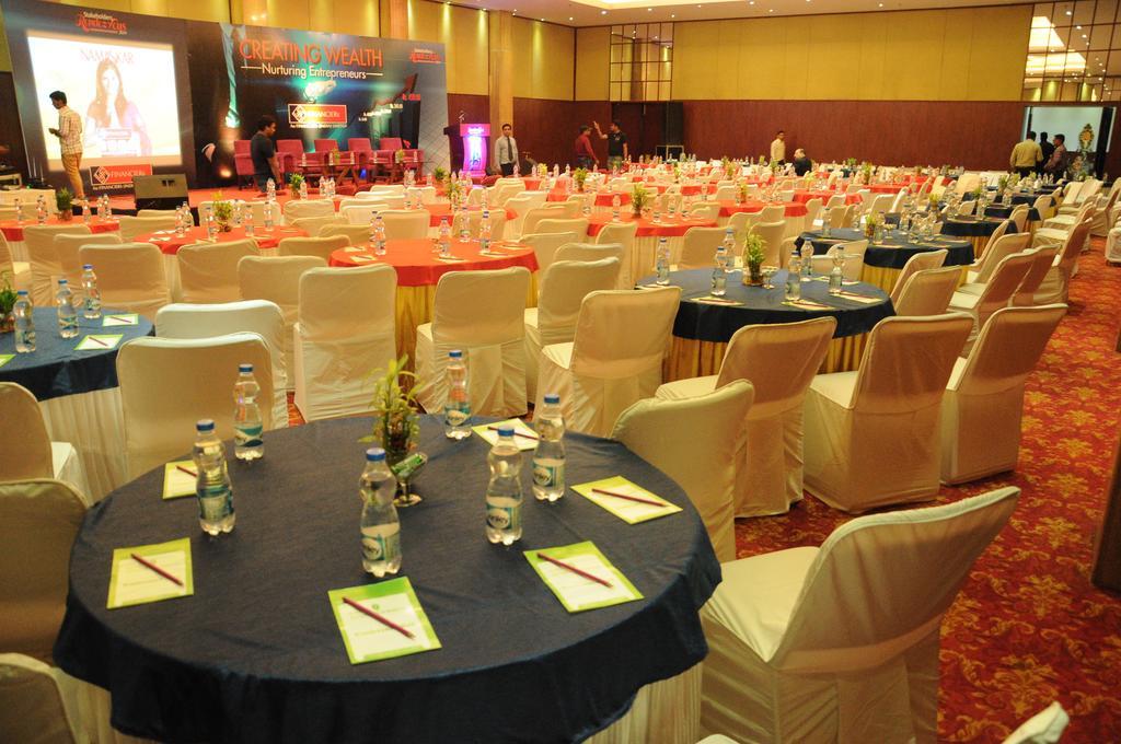 Ramada By Wyndham Jaipur Jaisinghpura Hotel Kültér fotó