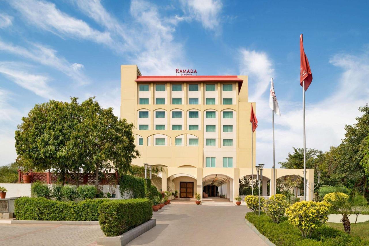 Ramada By Wyndham Jaipur Jaisinghpura Hotel Kültér fotó
