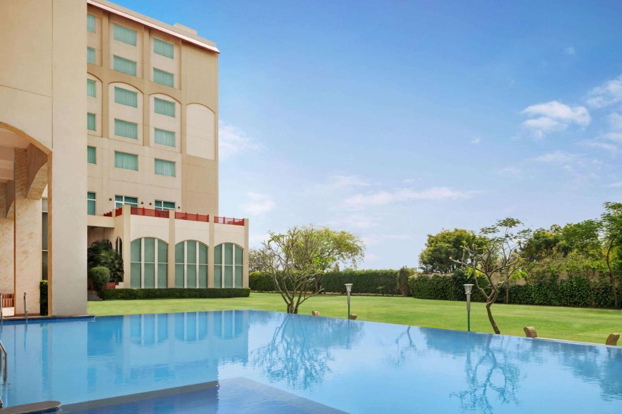 Ramada By Wyndham Jaipur Jaisinghpura Hotel Kültér fotó
