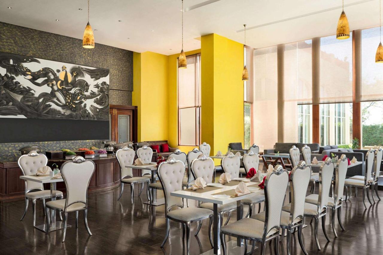Ramada By Wyndham Jaipur Jaisinghpura Hotel Kültér fotó