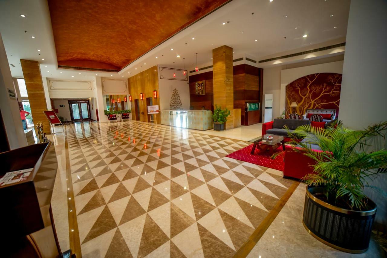 Ramada By Wyndham Jaipur Jaisinghpura Hotel Kültér fotó