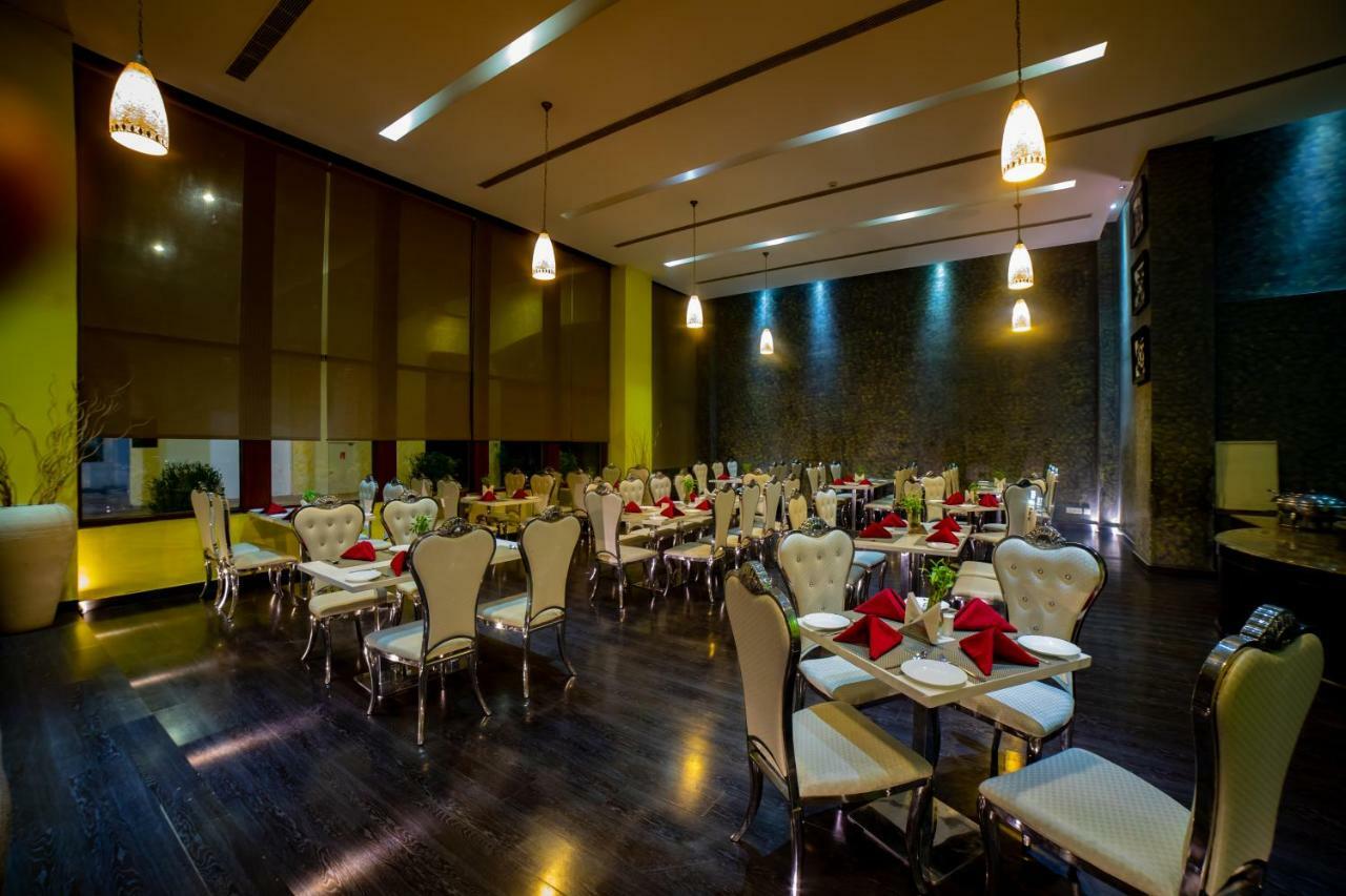 Ramada By Wyndham Jaipur Jaisinghpura Hotel Kültér fotó