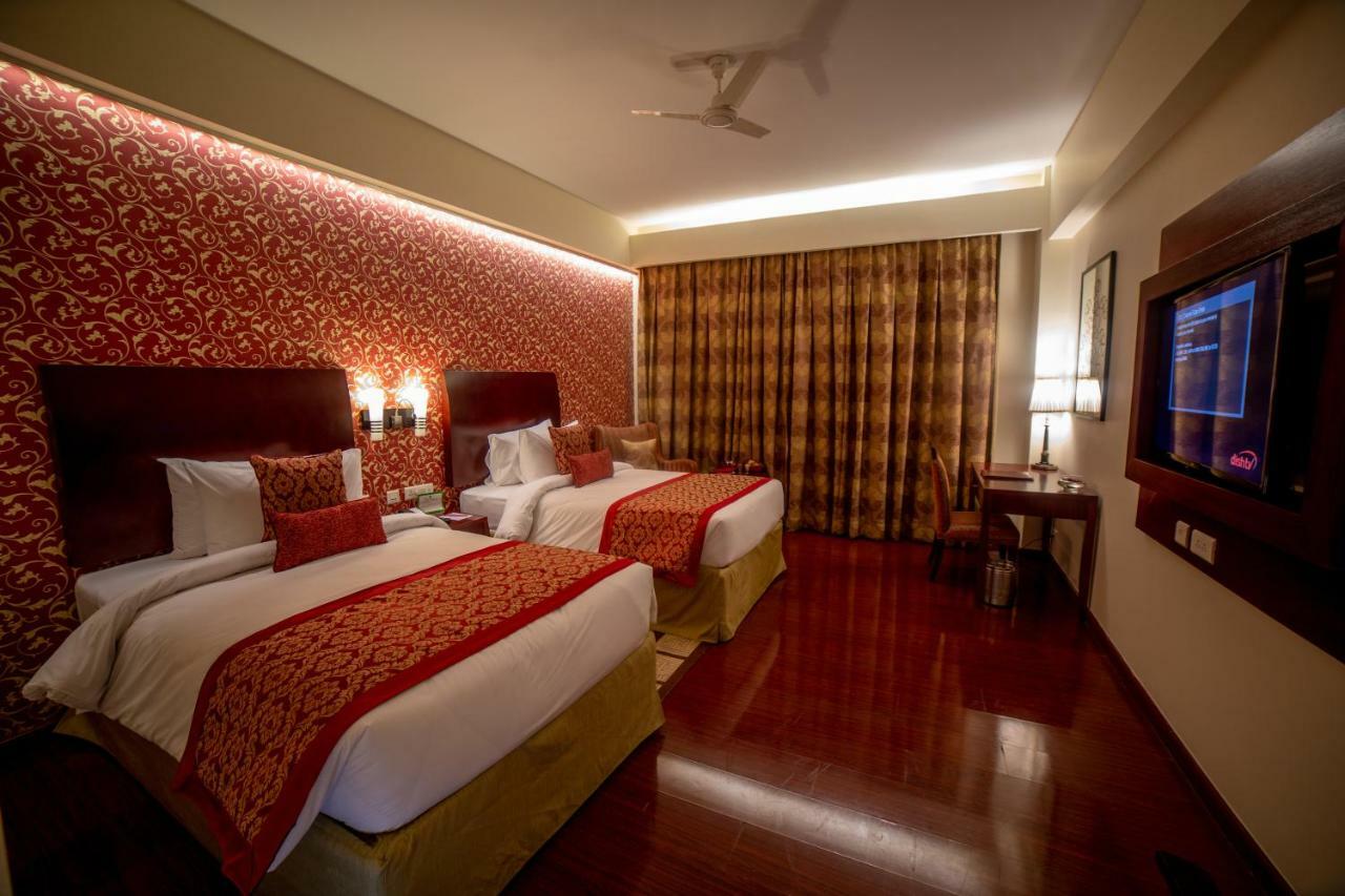 Ramada By Wyndham Jaipur Jaisinghpura Hotel Kültér fotó