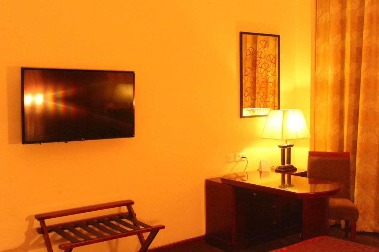 Ramada By Wyndham Jaipur Jaisinghpura Hotel Kültér fotó