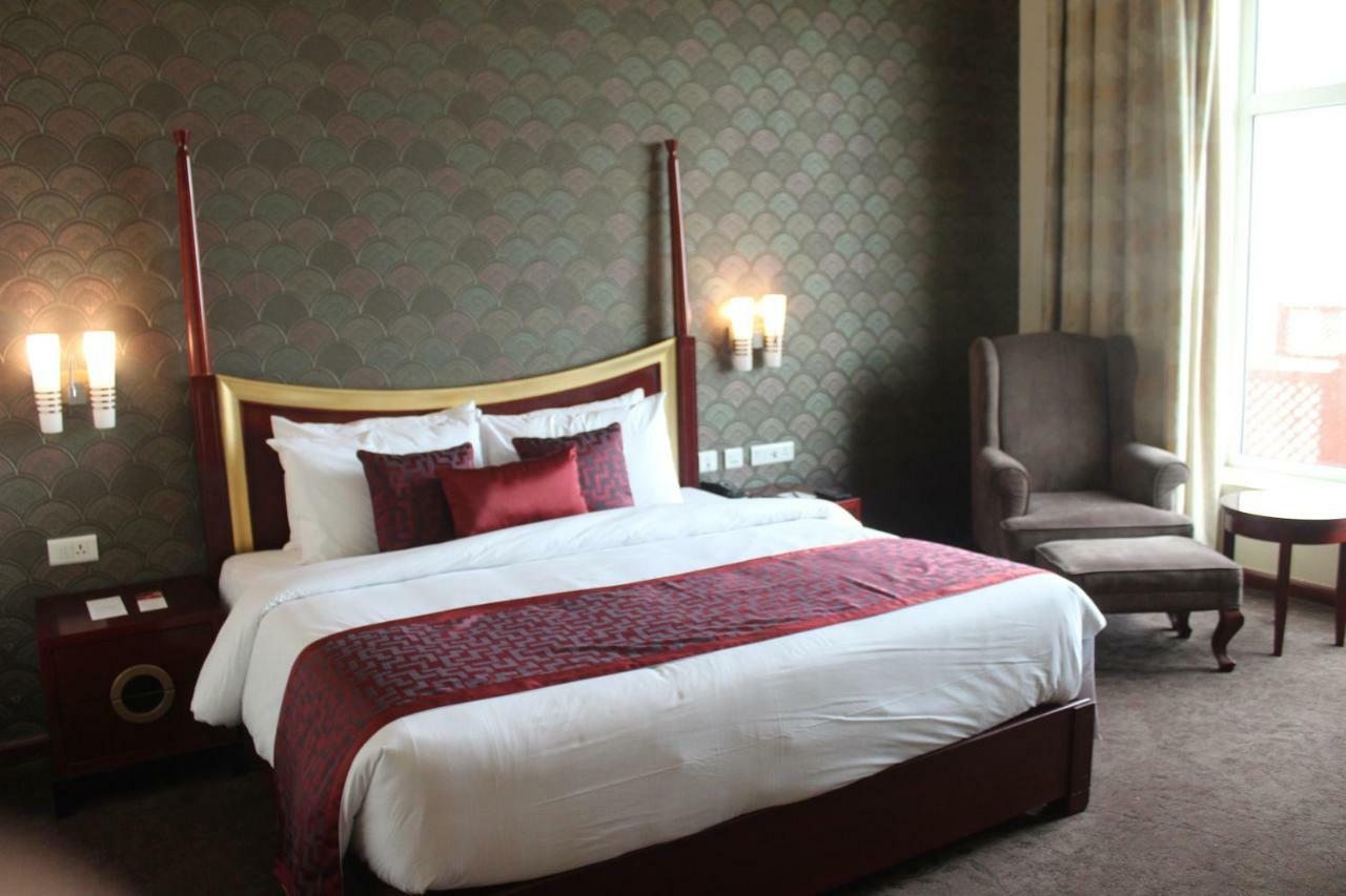 Ramada By Wyndham Jaipur Jaisinghpura Hotel Kültér fotó