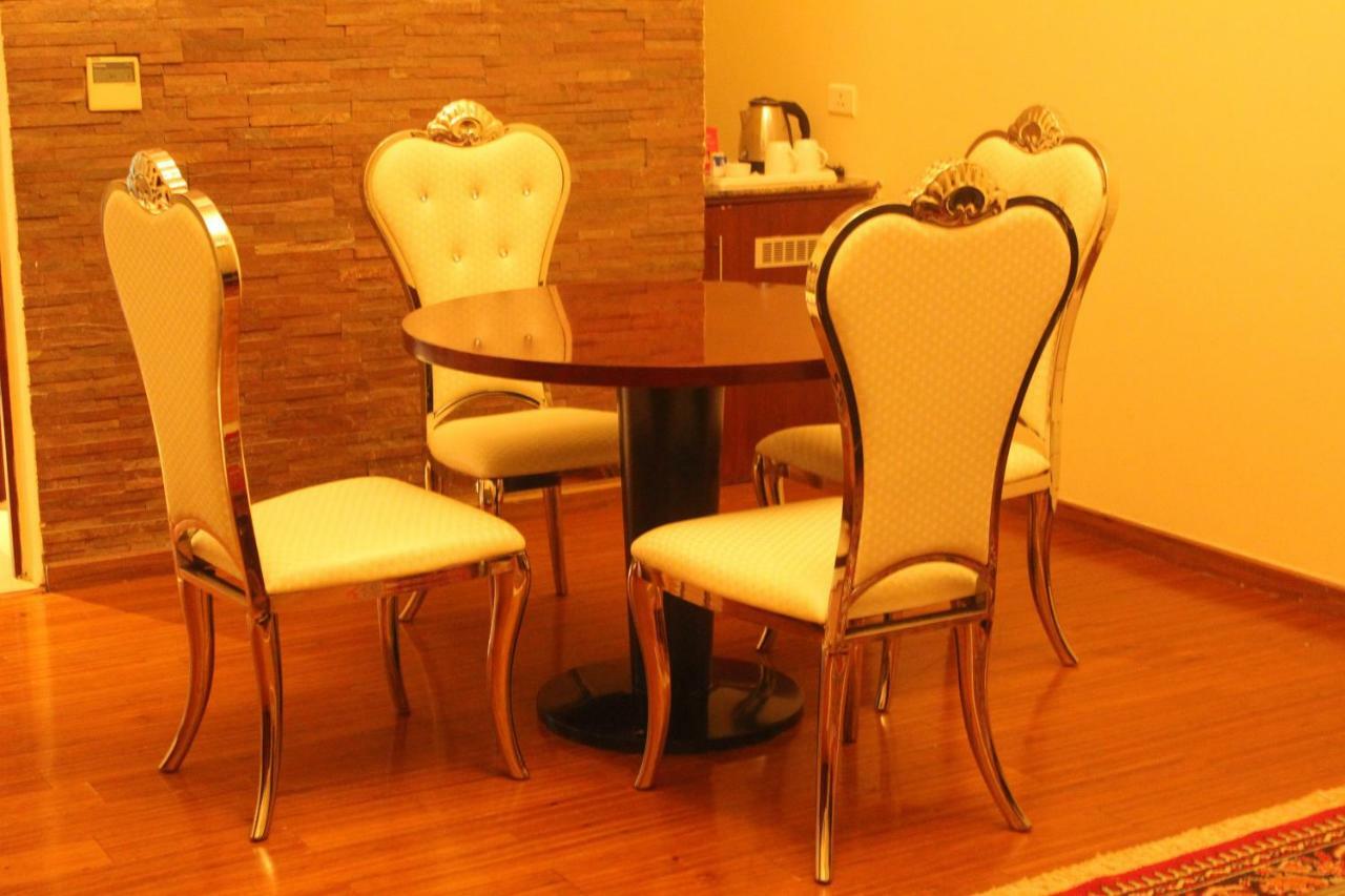 Ramada By Wyndham Jaipur Jaisinghpura Hotel Kültér fotó