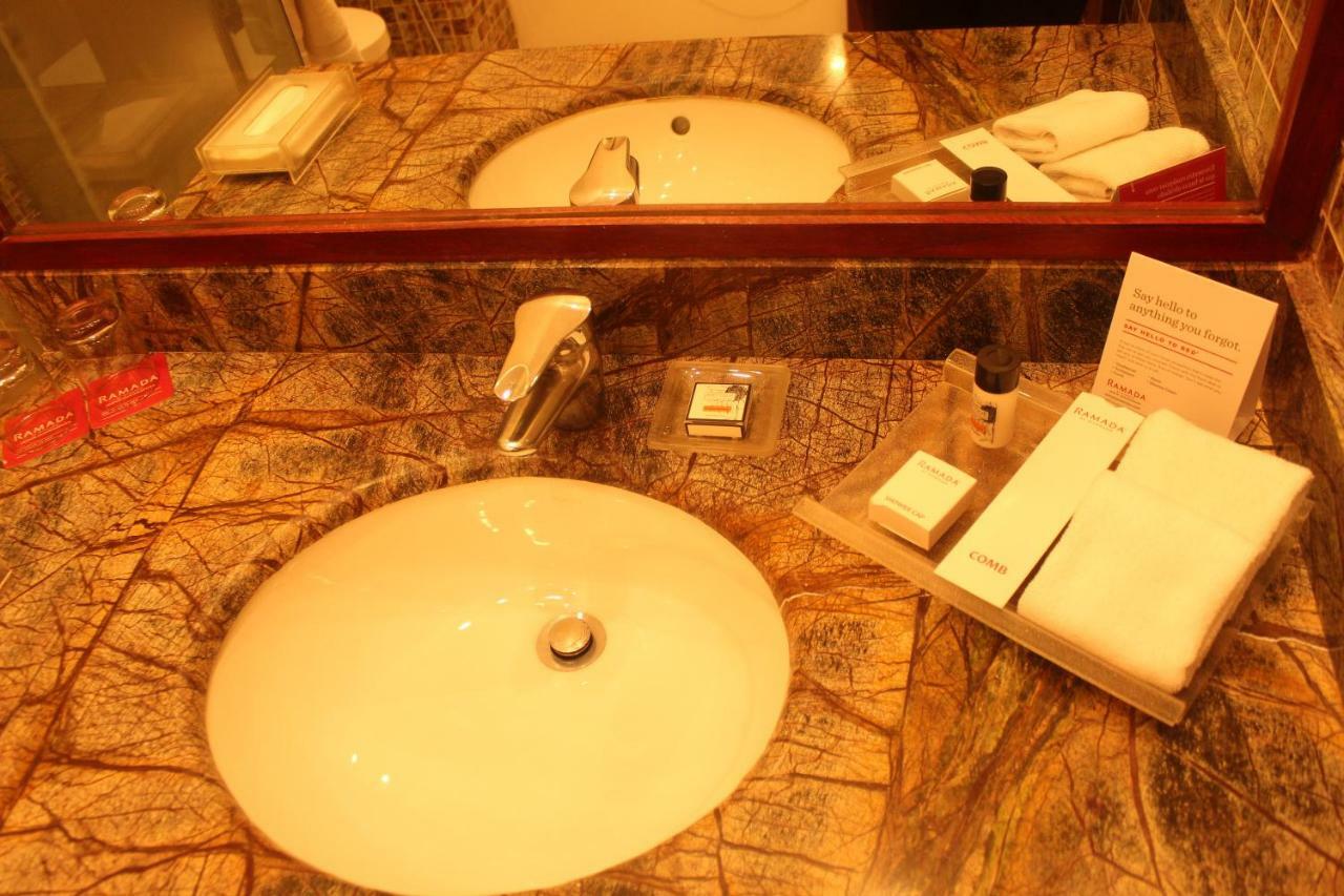 Ramada By Wyndham Jaipur Jaisinghpura Hotel Kültér fotó