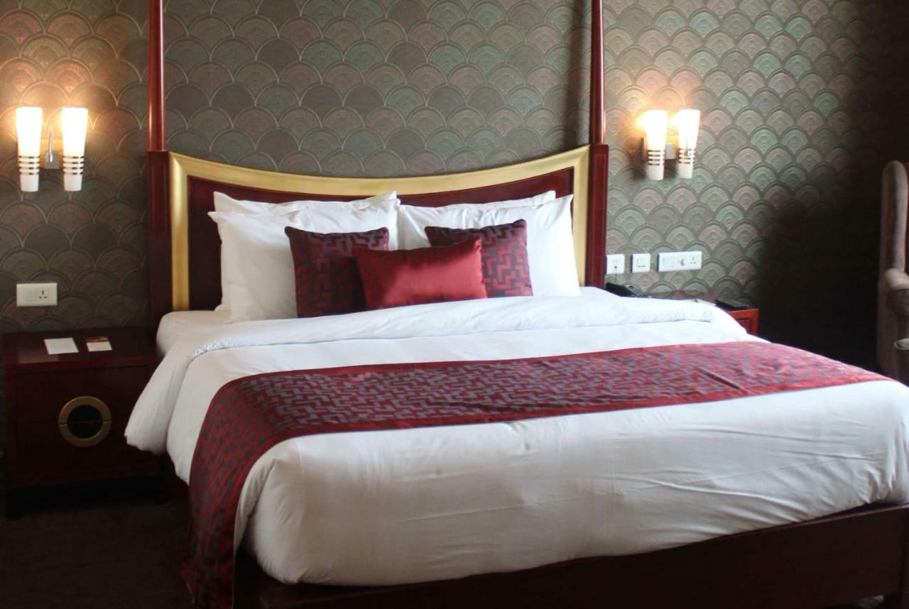 Ramada By Wyndham Jaipur Jaisinghpura Hotel Kültér fotó