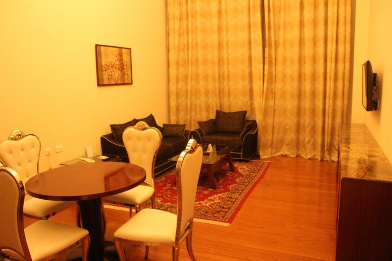 Ramada By Wyndham Jaipur Jaisinghpura Hotel Kültér fotó