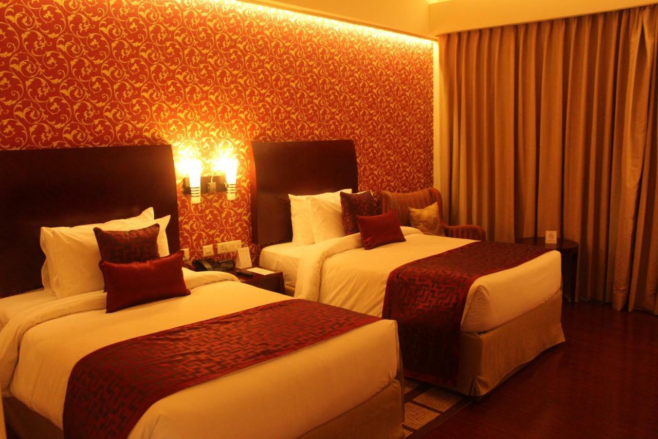 Ramada By Wyndham Jaipur Jaisinghpura Hotel Kültér fotó