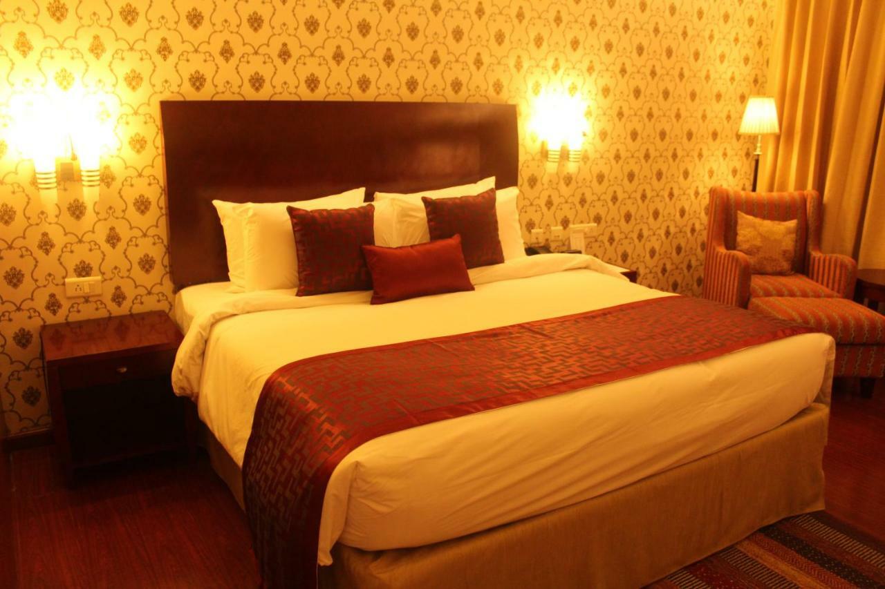 Ramada By Wyndham Jaipur Jaisinghpura Hotel Kültér fotó