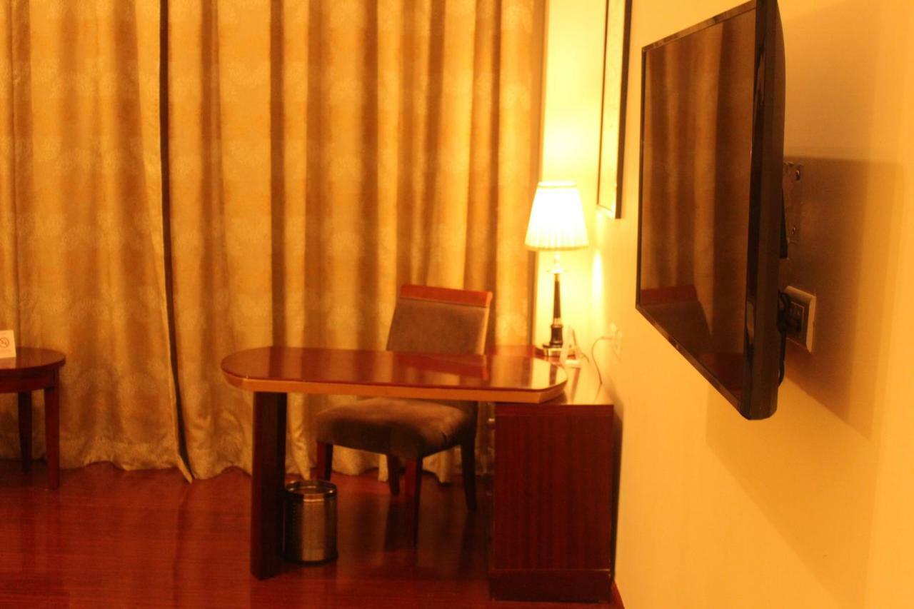 Ramada By Wyndham Jaipur Jaisinghpura Hotel Kültér fotó