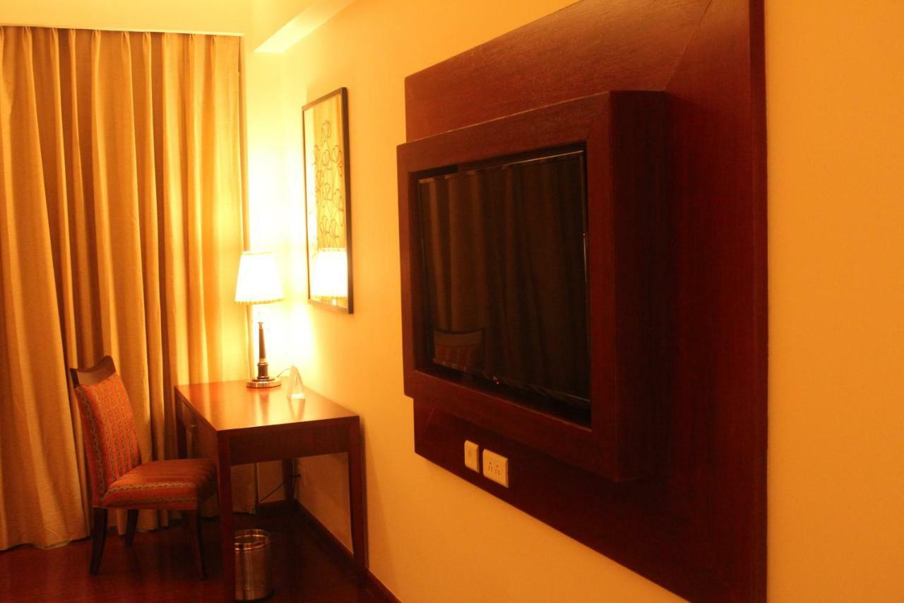 Ramada By Wyndham Jaipur Jaisinghpura Hotel Kültér fotó