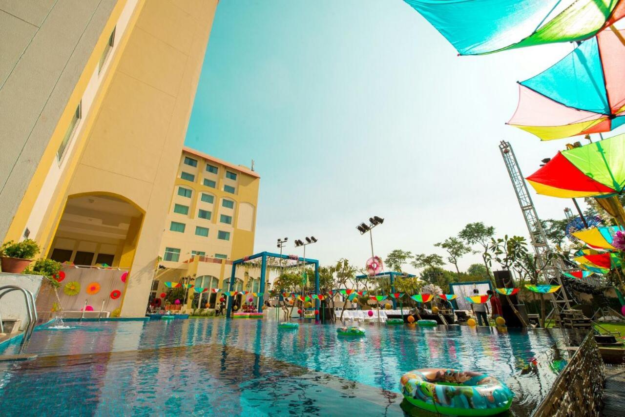 Ramada By Wyndham Jaipur Jaisinghpura Hotel Kültér fotó